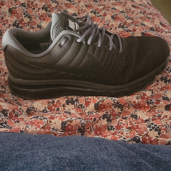Men's Black Athletic Shoe - Picture 1 of 6